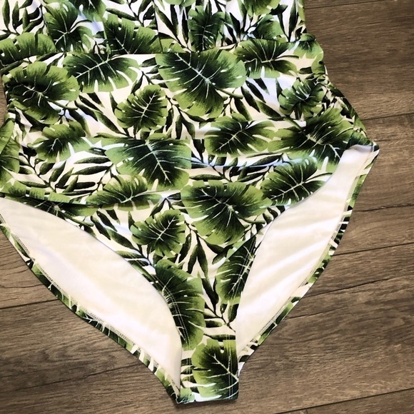 Forever 21 Plus Leaves One Piece Swimsuit 3X - Picture 4 of 9